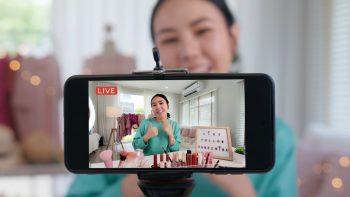 6 Creative Side Hustles to Bank Extra Cash